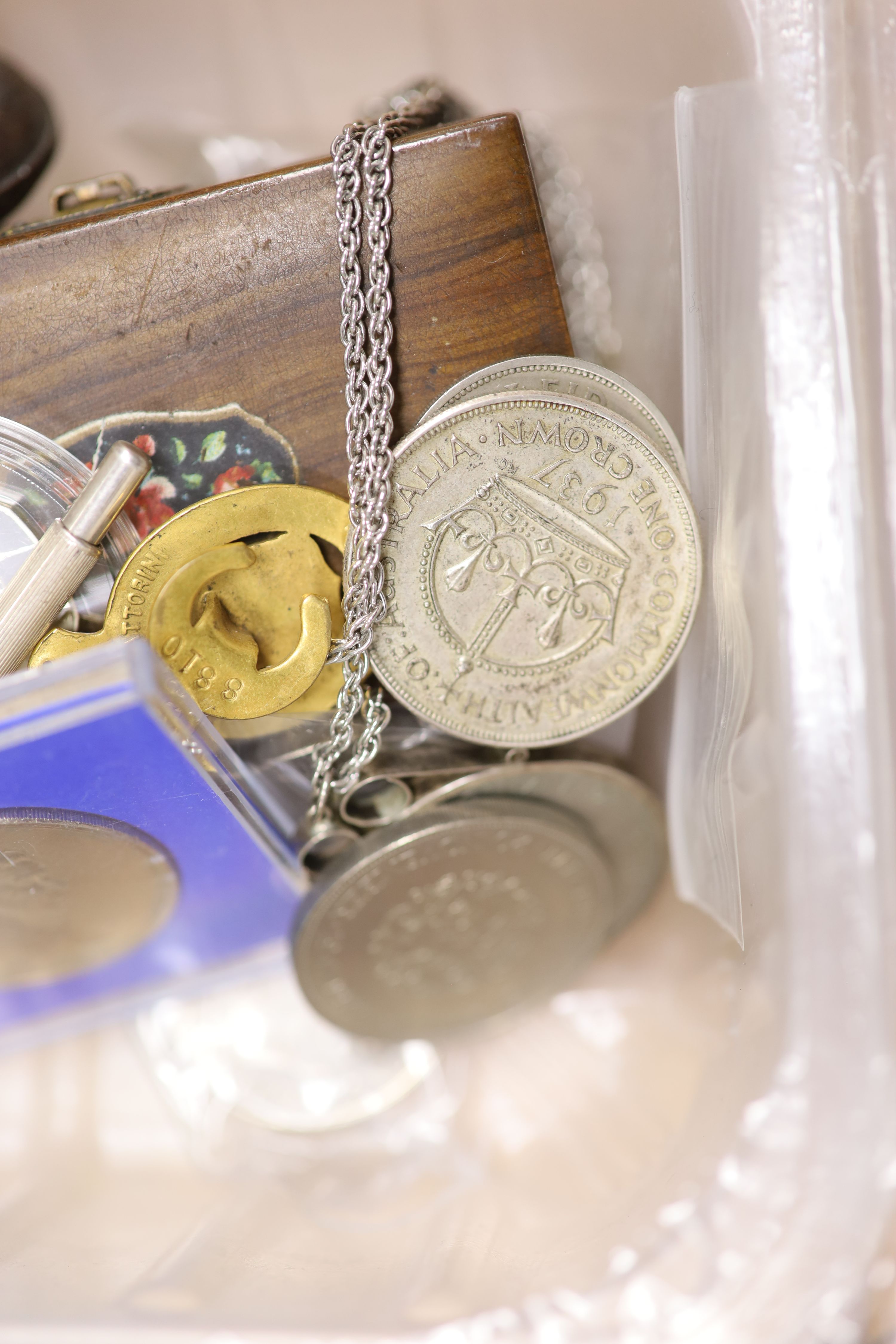 A quantity of mixed coins etc